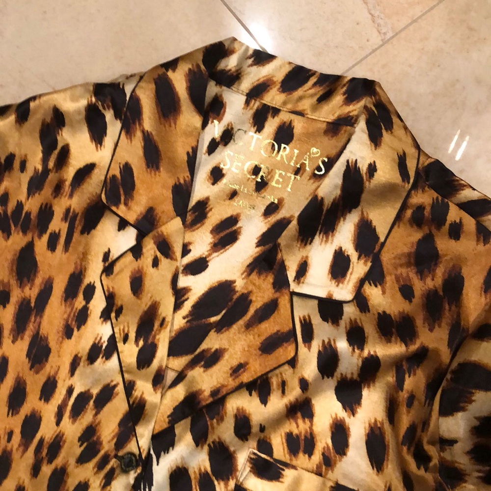 Victoria’s Secret silk feel Leopard print Pajama - Picture 2 of 11